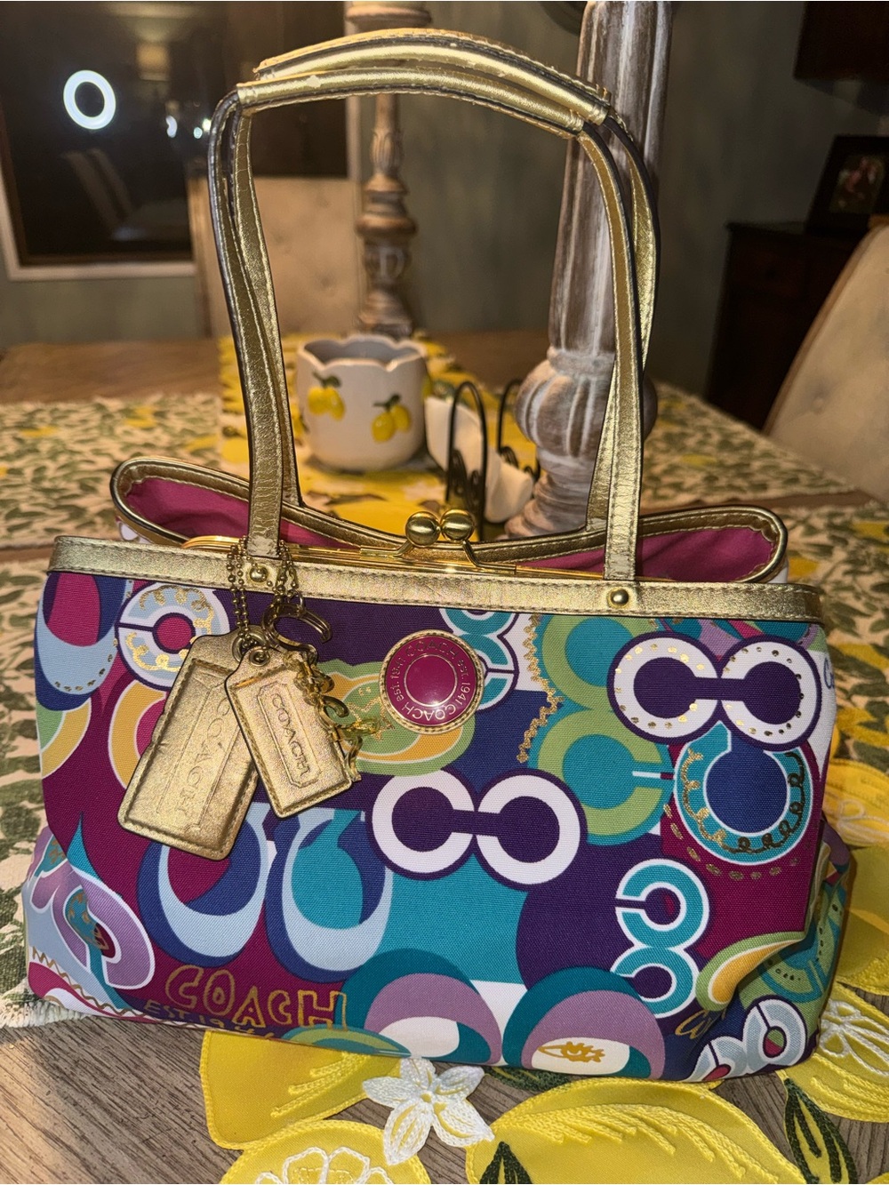 ATTENTION COLLECTORS Coach Poppy KISS LOCK Shoulder Bag Gold Toned Accents EUC
